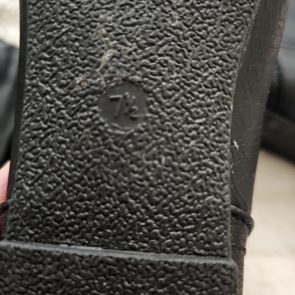 Boots - Picture 5 of 5